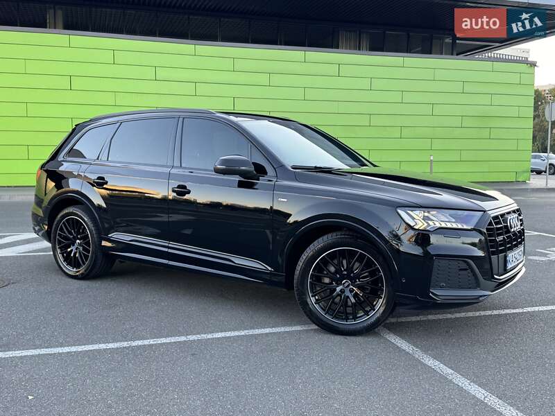 Внедорожник / Кроссовер Audi Q7 2020 в Киеве