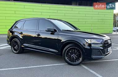 Позашляховик / Кросовер Audi Q7 2020 в 