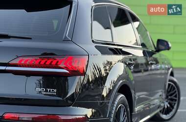 Позашляховик / Кросовер Audi Q7 2020 в 