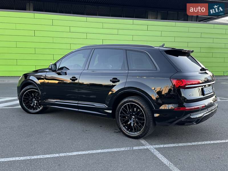 Внедорожник / Кроссовер Audi Q7 2020 в Киеве