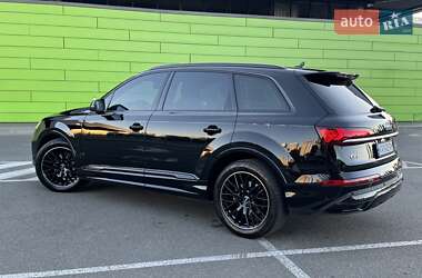 Позашляховик / Кросовер Audi Q7 2020 в 