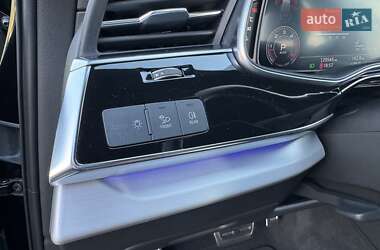 Позашляховик / Кросовер Audi Q7 2020 в 