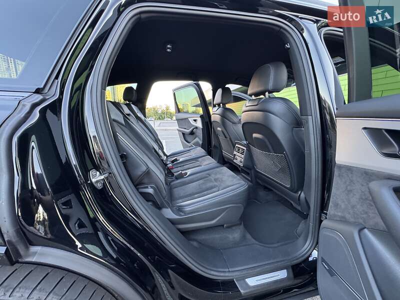 Внедорожник / Кроссовер Audi Q7 2020 в Киеве