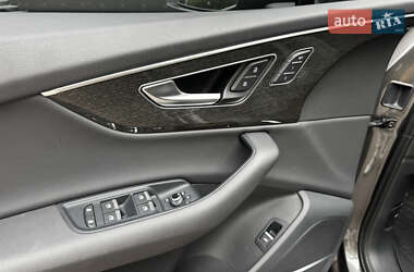 Позашляховик / Кросовер Audi Q7 2021 в 