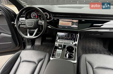 Позашляховик / Кросовер Audi Q7 2021 в 