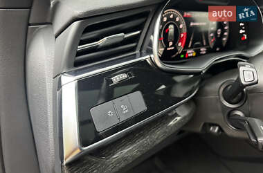 Позашляховик / Кросовер Audi Q7 2021 в 