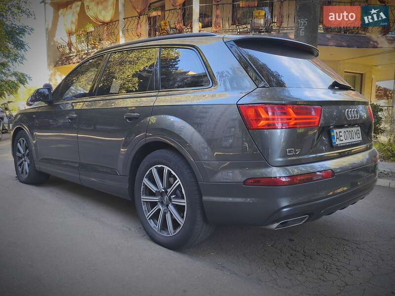 Внедорожник / Кроссовер Audi Q7 2016 в Днепре