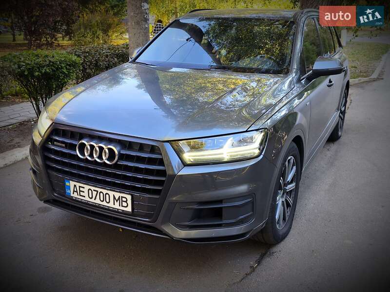 Внедорожник / Кроссовер Audi Q7 2016 в Днепре