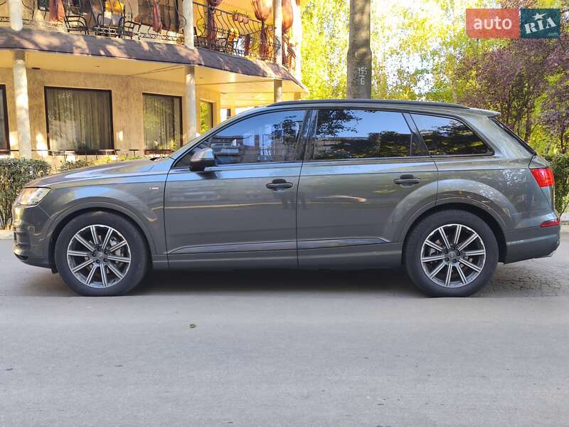 Внедорожник / Кроссовер Audi Q7 2016 в Днепре