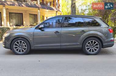 Внедорожник / Кроссовер Audi Q7 2016 в 