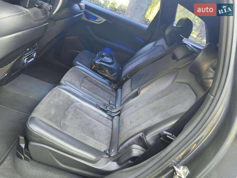 Внедорожник / Кроссовер Audi Q7 2016 в Днепре