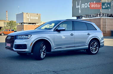 Позашляховик / Кросовер Audi Q7 2017 в 