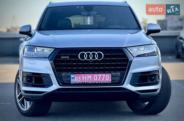 Позашляховик / Кросовер Audi Q7 2017 в 