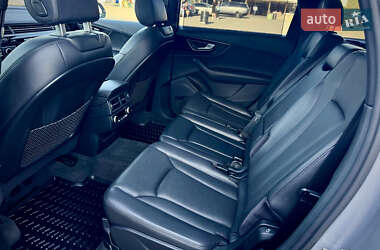 Позашляховик / Кросовер Audi Q7 2017 в 