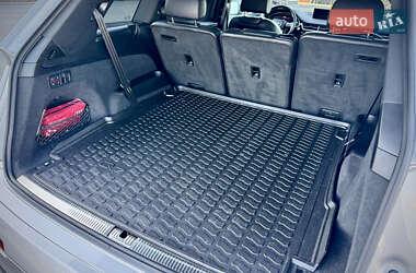 Позашляховик / Кросовер Audi Q7 2017 в 