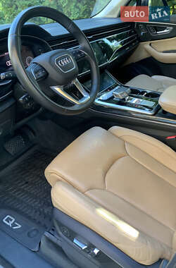 Внедорожник / Кроссовер Audi Q7 2020 в 
