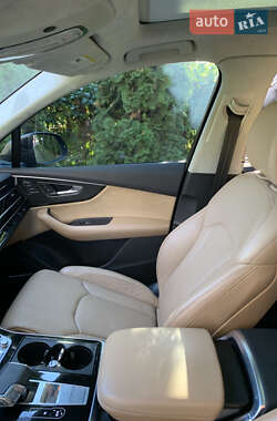 Внедорожник / Кроссовер Audi Q7 2020 в 
