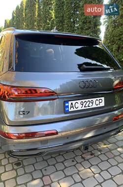 Внедорожник / Кроссовер Audi Q7 2020 в 