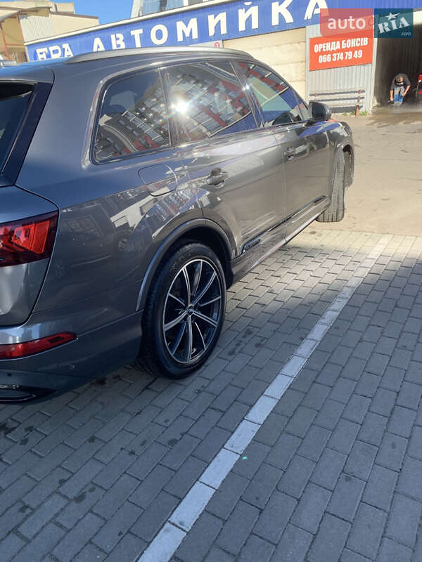 Внедорожник / Кроссовер Audi Q7 2020 в Луцке