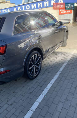 Внедорожник / Кроссовер Audi Q7 2020 в 