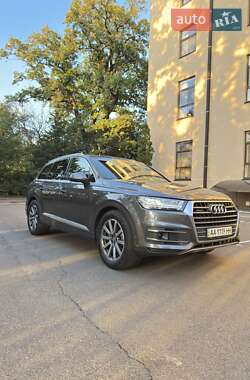 Позашляховик / Кросовер Audi Q7 2018 в 