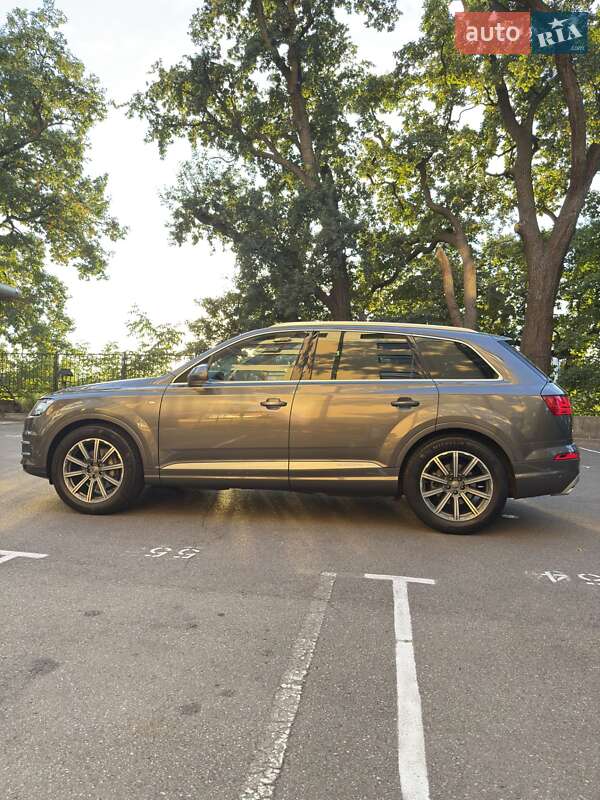 Внедорожник / Кроссовер Audi Q7 2018 в Киеве