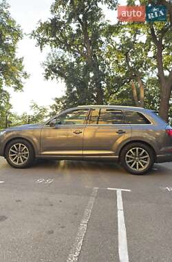 Позашляховик / Кросовер Audi Q7 2018 в 