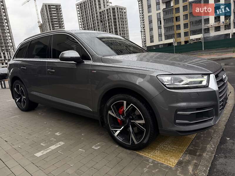 Позашляховик / Кросовер Audi Q7 2016 в Києві