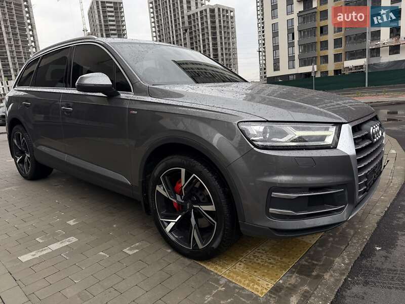 Позашляховик / Кросовер Audi Q7 2016 в Києві
