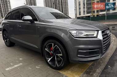 Внедорожник / Кроссовер Audi Q7 2016 в 