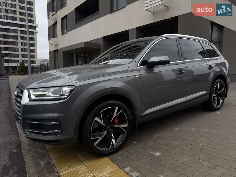 Позашляховик / Кросовер Audi Q7 2016 в Києві
