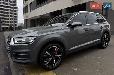 Внедорожник / Кроссовер Audi Q7 2016 в 