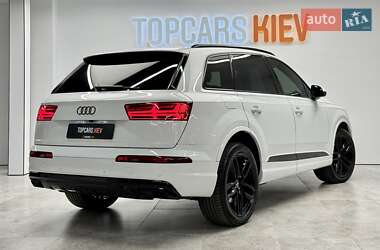 Позашляховик / Кросовер Audi Q7 2018 в 