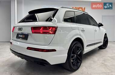 Позашляховик / Кросовер Audi Q7 2018 в 