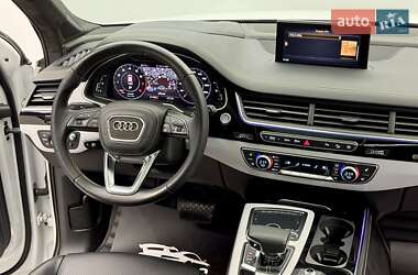 Позашляховик / Кросовер Audi Q7 2018 в 