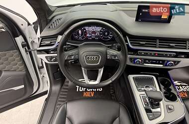 Позашляховик / Кросовер Audi Q7 2018 в 