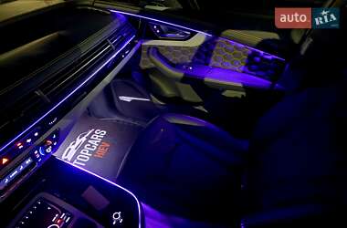 Позашляховик / Кросовер Audi Q7 2018 в 