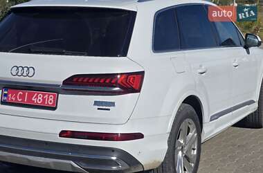 Внедорожник / Кроссовер Audi Q7 2021 в 