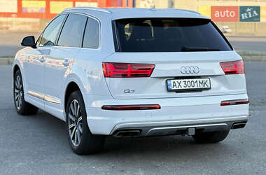 Внедорожник / Кроссовер Audi Q7 2018 в 