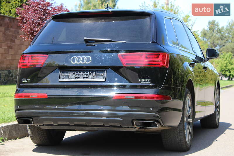 Внедорожник / Кроссовер Audi Q7 2018 в Ровно