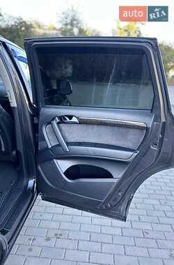 Позашляховик / Кросовер Audi Q7 2010 в 
