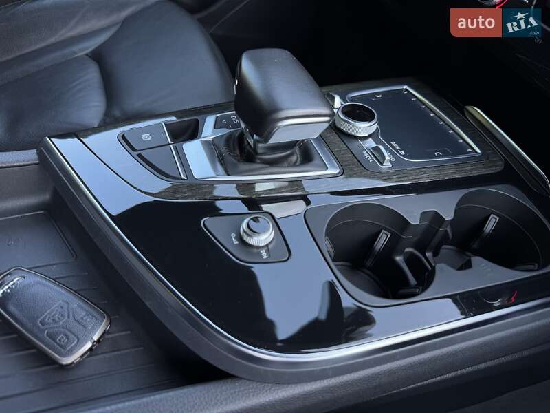 Внедорожник / Кроссовер Audi Q7 2016 в Киеве