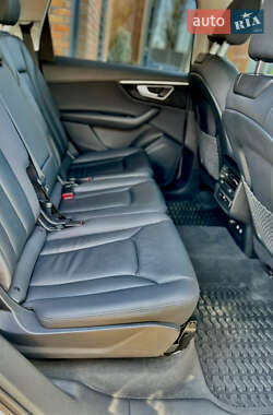 Внедорожник / Кроссовер Audi Q7 2022 в 