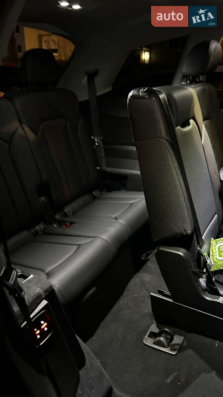 Позашляховик / Кросовер Audi Q7 2022 в Тернополі