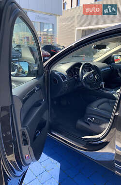 Позашляховик / Кросовер Audi Q7 2013 в 
