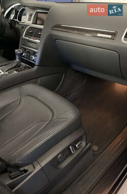 Позашляховик / Кросовер Audi Q7 2013 в 