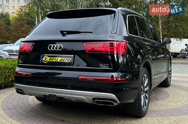 Внедорожник / Кроссовер Audi Q7 2016 в 