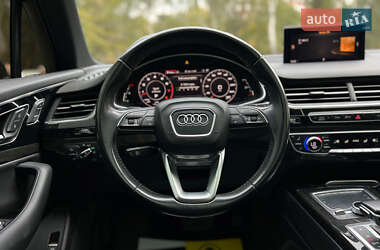 Внедорожник / Кроссовер Audi Q7 2016 в 
