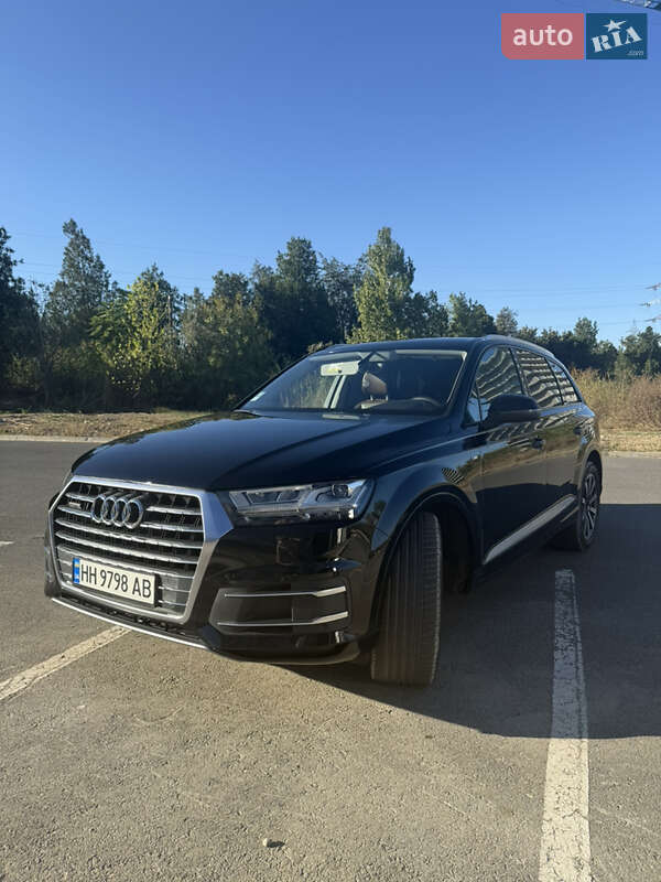 Внедорожник / Кроссовер Audi Q7 2017 в Измаиле