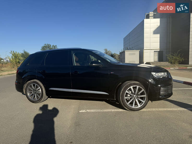 Внедорожник / Кроссовер Audi Q7 2017 в Измаиле